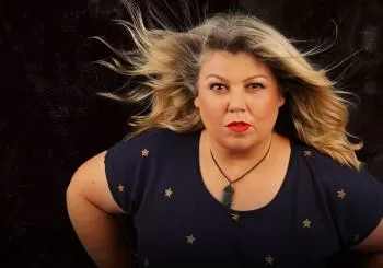 Urzila Carlson - All The Rage en Wellington