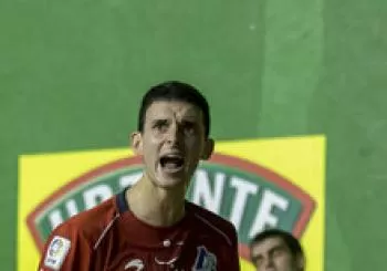 Esku-pilota Azpeitiko Izarraitz pilotalekuan 2020-07-17 en Azpeitia