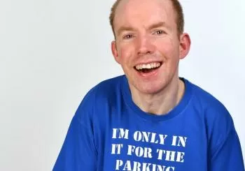 Lost Voice Guy: Cerebral LOL-sy en Northallerton