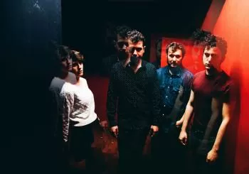 Triángulo de Amor Bizarro en Brillante en Madrid