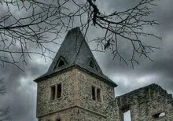 Entrada al castillo Frankenstein en Onteniente