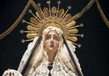 Guardias ante la Virgen de las Lágrimas en Zaragoza
