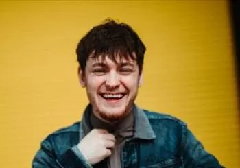 Ryan McMullan en Islington Assembly Hall