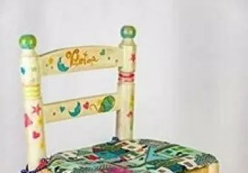 TALLER FAMILIAR: “Tens una cadira vella per pintar? Vine a donar-li vida i colors a quatre o més mans” en Llubí