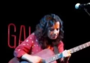 Esther Zecco (con banda) en Sala Galileo. En Madrid