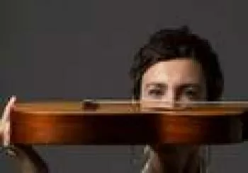 Adriana Calcanhotto - Guitar Bcn en Barcelona