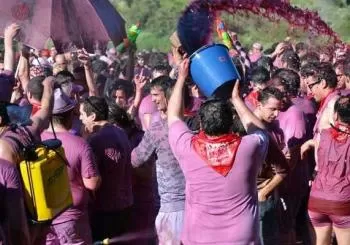 Ven a la Batalla del Vino de / Come to the battle of 's wine Haro