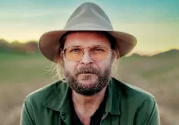 HISS GOLDEN MESSENGER en SIDECAR