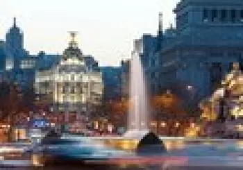 Tour nocturno privado personalizado por Madrid con un guía local