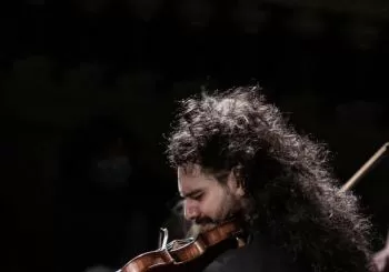Kanarietako Gazte Orkestraren eta Nemanja Radulovic biolinistaren kontzertua en Azkoitia