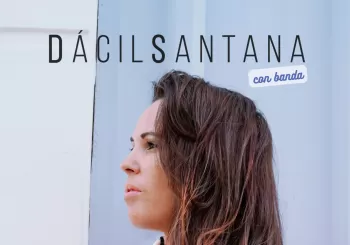 Dácil Santana con banda (Las Palmas G.C.) en Las Palmas de Gran Canaria