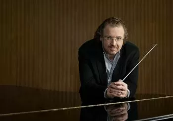 SINF&Oacute;NICA DE GALICIA - 04/11/22 - ST&Eacute;PHANE DEN&Egrave;VE, DIRECTOR / EVA GEVORGYAN, PIANO en A Coruña