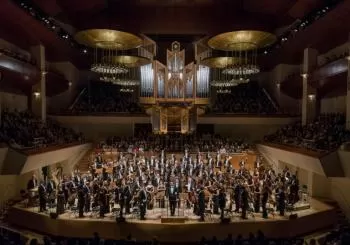 SINF&Oacute;NICA DE GALICIA - 25/03/23 - ONE (ORQUESTA NACIONAL DE ESPA&Ntilde;A) DAVID AFKHAN, DIRECTOR / LETICIA MORENO, VIOL&Iacute;N en A Coruña