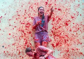Viaje a la Tomatina desde Barcelona: entrada y autobús