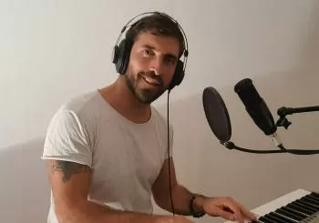 Gonzalo Suarez Cremades en acústico en Cafe a tres bandas en Palma de Mallorca