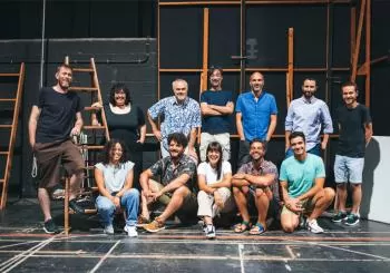 31 FIOT CARBALLO. CENTRO DRAM&Aacute;TICO GALEGO E AIN&Eacute; P. &ndash; Recortes, caneos e outras formas de driblar