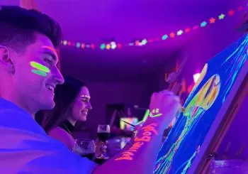 Wine Gogh: pinta un cuadro con vino ilimitado en Barcelona