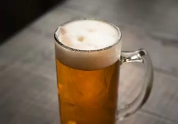 Tarde de cervezas y bravas en Bar La Picaeta en Valencia