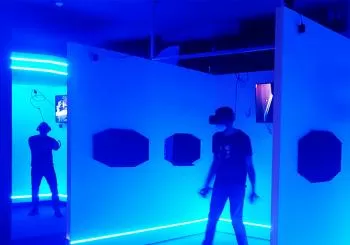 Viral VR: experiências de realidade virtual individuais ou em grupo en Porto