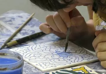 Workshop de azulejos: pinta-os e leva-os contigo para casa en Lisbon