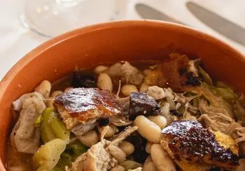 Leitão à Bairrada com bebida no Eliseu dos Leitões en Lisbon