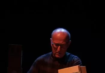 ZAPATOS NUEVOS. Teatre de l´home dibuixat en Gijón