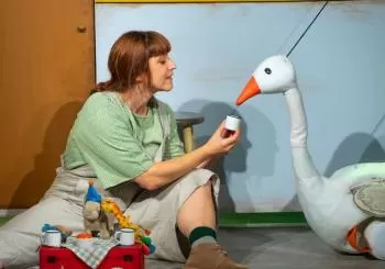 A nena que viv&iacute;a nunha caixa de mistos de Caramuxo Teatro en Noia