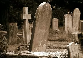 Mentalismo en el Cementerio Británico con Pablo Raijenstein en Madrid