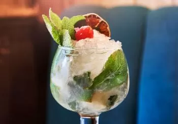 Cócteles en Chueca en Areia Chill Out en Madrid