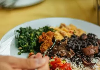 Feijoada à brasileira com samba aos sábados no Boteco Dona Luzia en Lisbon