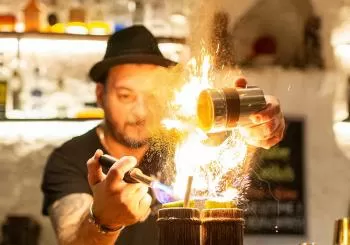 Cócteles de autor en Las Cuevas de los Rajahs en Barcelona