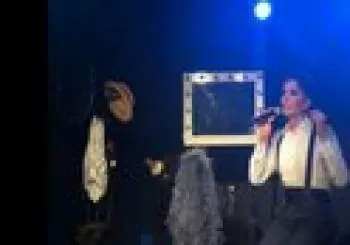 Lucas González canta a Nacha Guevara en Madrid