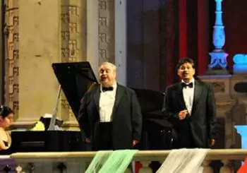 Concierto de Navidad con Los Tres Tenores: Auditorio Santo Stefano al Ponte Vecchio con cena en Florencia