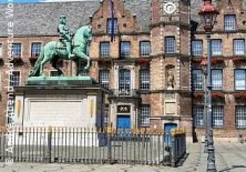 Düsseldorf Altstadt und Altbier Tour - Adventure World Tours en U-Bahnhof Heinrich-Heine-Alle vor dem Scotch & Soda Markt Neustraße 42 40213 DÜSSELDORF