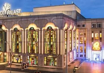 Wall Sky Lounge en el Friedrichstadt-Palast de Berlín: ARISE, El amor es más fuerte que el tiempo