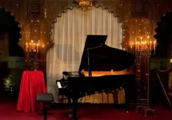 Concierto a la luz de las velas en la iglesia de San Efrén: Bach, Debussy, Schubert, Liszt en París