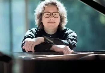 Hannes Minnaar interpreta a Mozart, Duncan Ward dirige a Schumann en Amsterdam