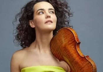 Festival Beethoven: Alena Baeva toca el Concierto para violín de Beethoven en Amsterdam