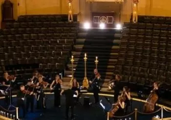 Las Cuatro Estaciones de Vivaldi a la luz de las velas en el Freemasons' Hall en Londres