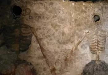 Scopri le inquietanti Catacombe di San Gaudioso con un inquietante tour en Naples