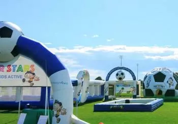 Splash Party: Dandenong Inflatable Fun Park en Melbourne