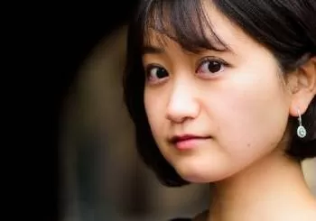Willem Brons presenta a Satomi Chihara en Amsterdam