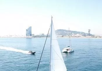 ¡4 horas de navegación en un barco privado! en Barcelona