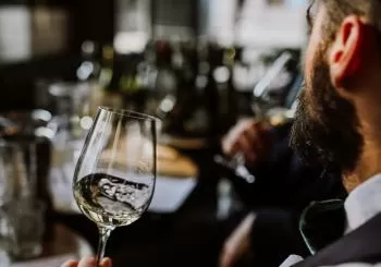 Cata de iniciación de vinos y degustación de Ibéricos en VinoPremier en Madrid