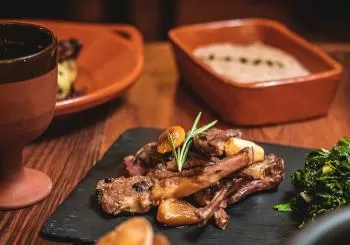 Viagem no Tempo: Banquete medieval para 2 à luz das velas en Lisbon