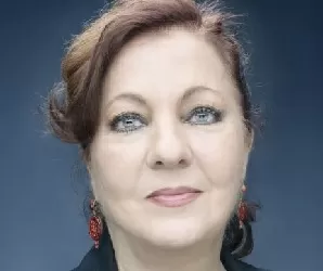 Pasionari@s: Carmen Linares - Verso a verso