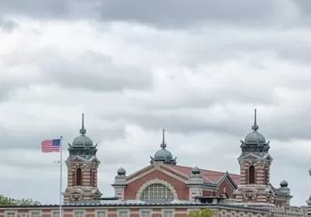 Cruise around Statue of Liberty & Manhattan Skyline en New York