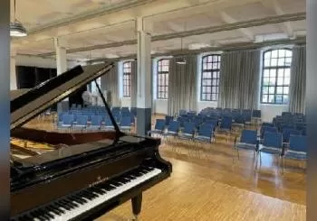 Concierto de jóvenes artistas en la colección de pianos Carl Bechstein de Spandau en Berlín