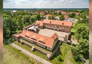 Glamour de ópera en la mansión: Ganadores del Concurso Internacional de Canto de la Ópera de Cámara del Castillo de Rheinsberg en el Castillo de Storkow en Storkow (Mark)