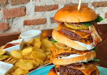 Plant Power Cheese Burger en Distrito Vegano en Madrid